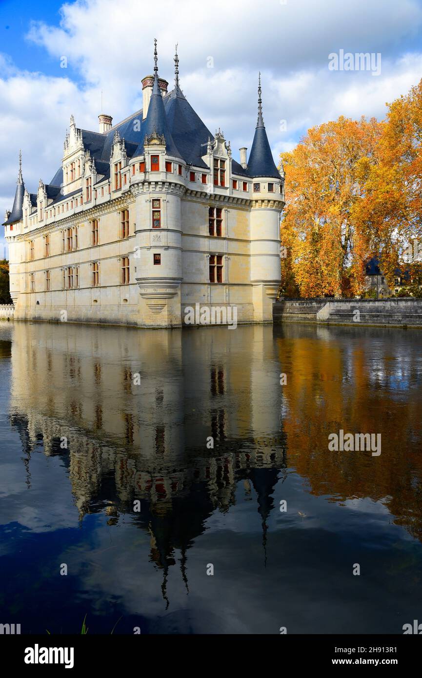 Chateau Azay-le-Rideau, Castillo renacentista en el Loira, Patrimonio de la Humanidad de la UNESCO, Departamento de Indre y Loira, Francia. Foto de stock