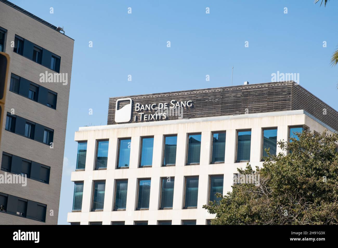 Barcelona, España - 5 de noviembre de 2021: Edificio Banc de Sang i Teixits, Editorial Ilustrativa. Foto de stock