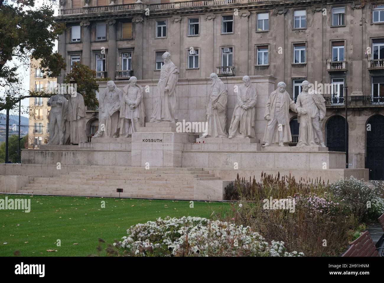 Lajos Kossuth escultura, ex Ministro de Hacienda de Hungría monumento en Budapest. Foto de stock