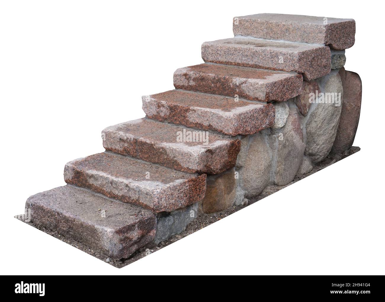 Escalera de granja casera hecha de bloques de granito. Aislado sobre blanco Foto de stock