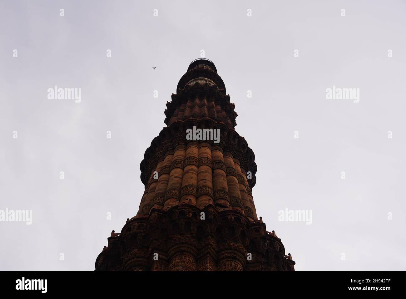 Vista de primer plano de Qutub Minar- Qutab Minar Road, imagen de Delhi Foto de stock