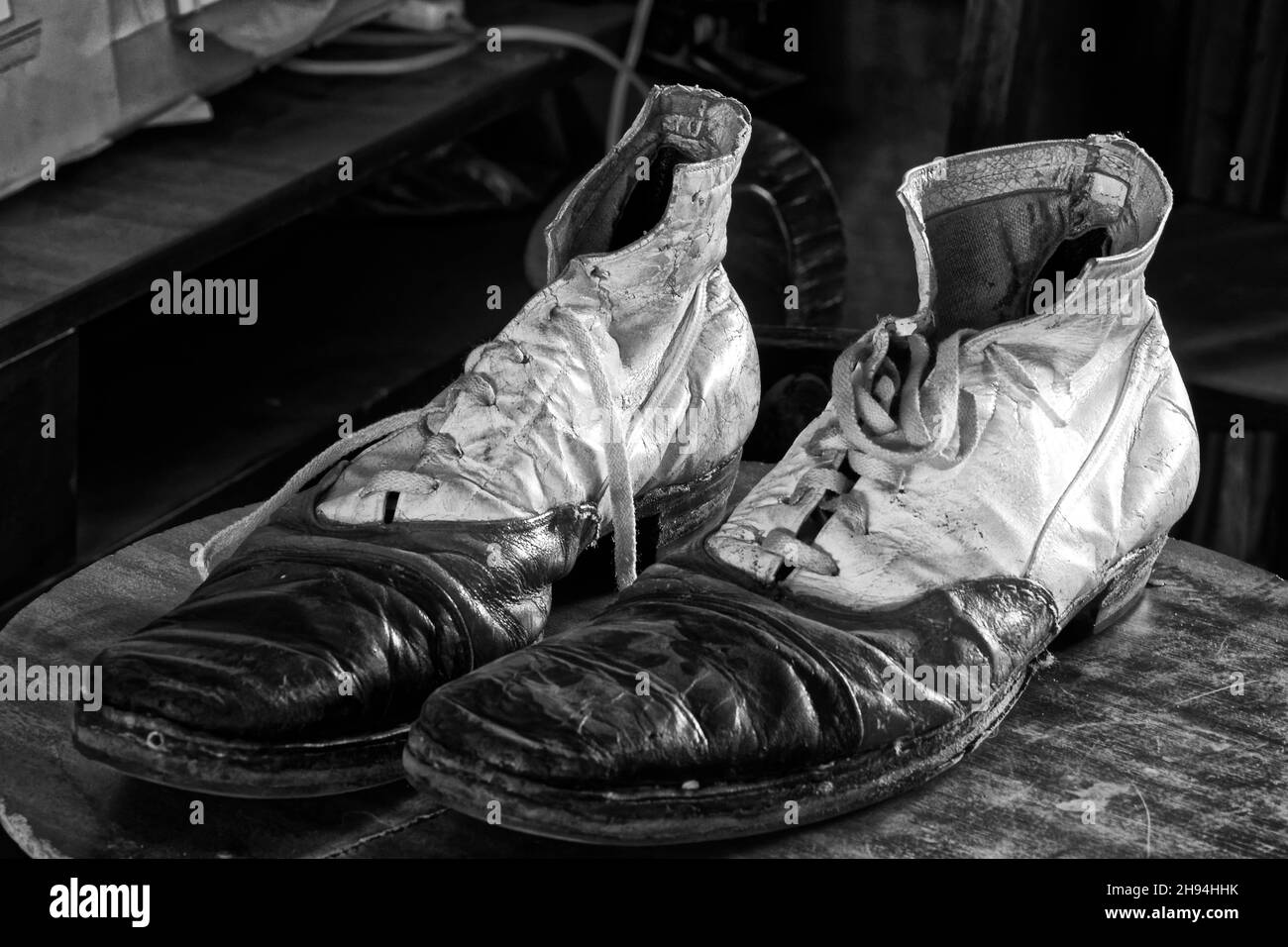 Zapatos de payaso Imágenes de stock en blanco y negro - Alamy