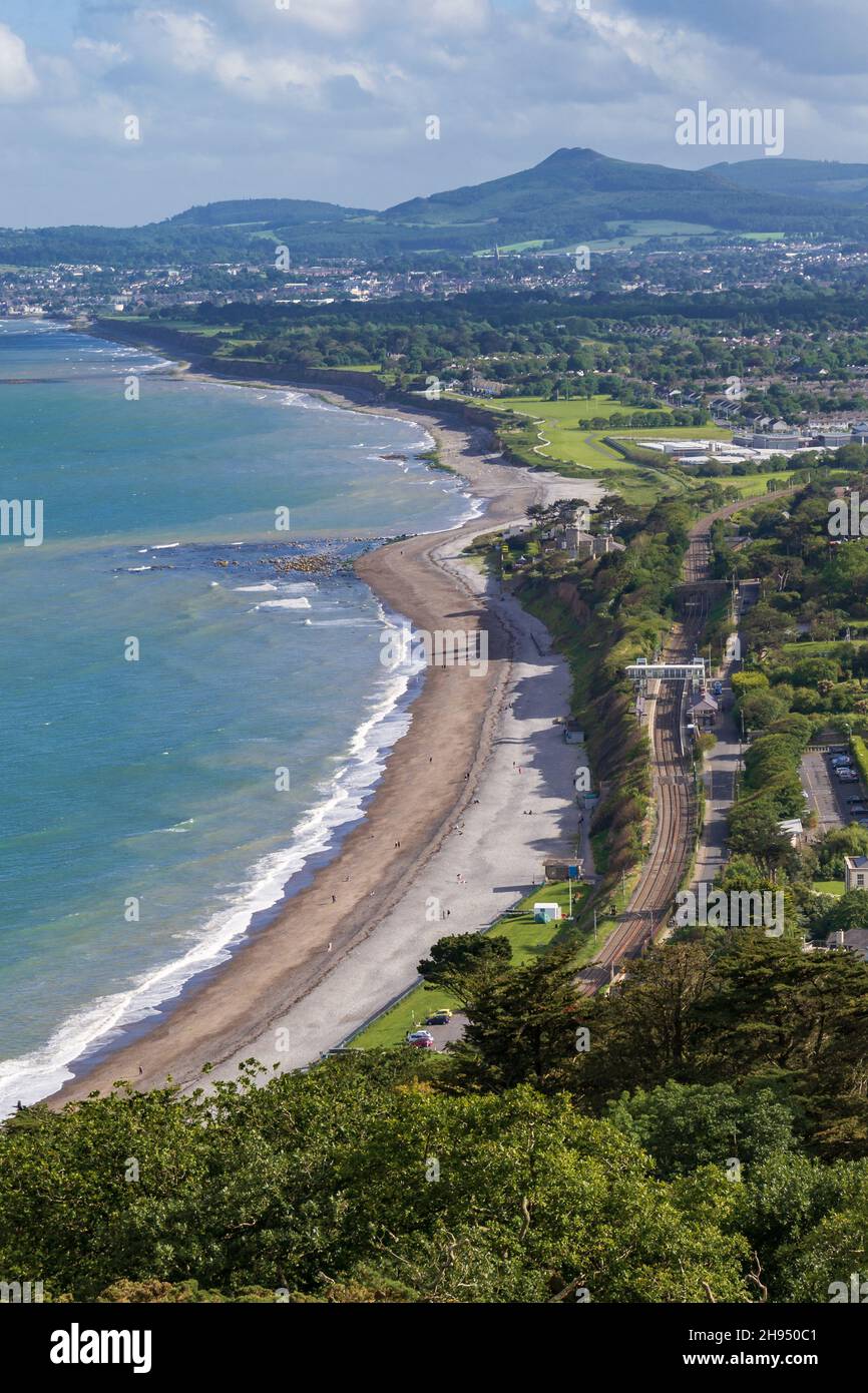 Una vista desde Killiney Hill sobre la bahía de Dublín, Irlanda Foto de stock