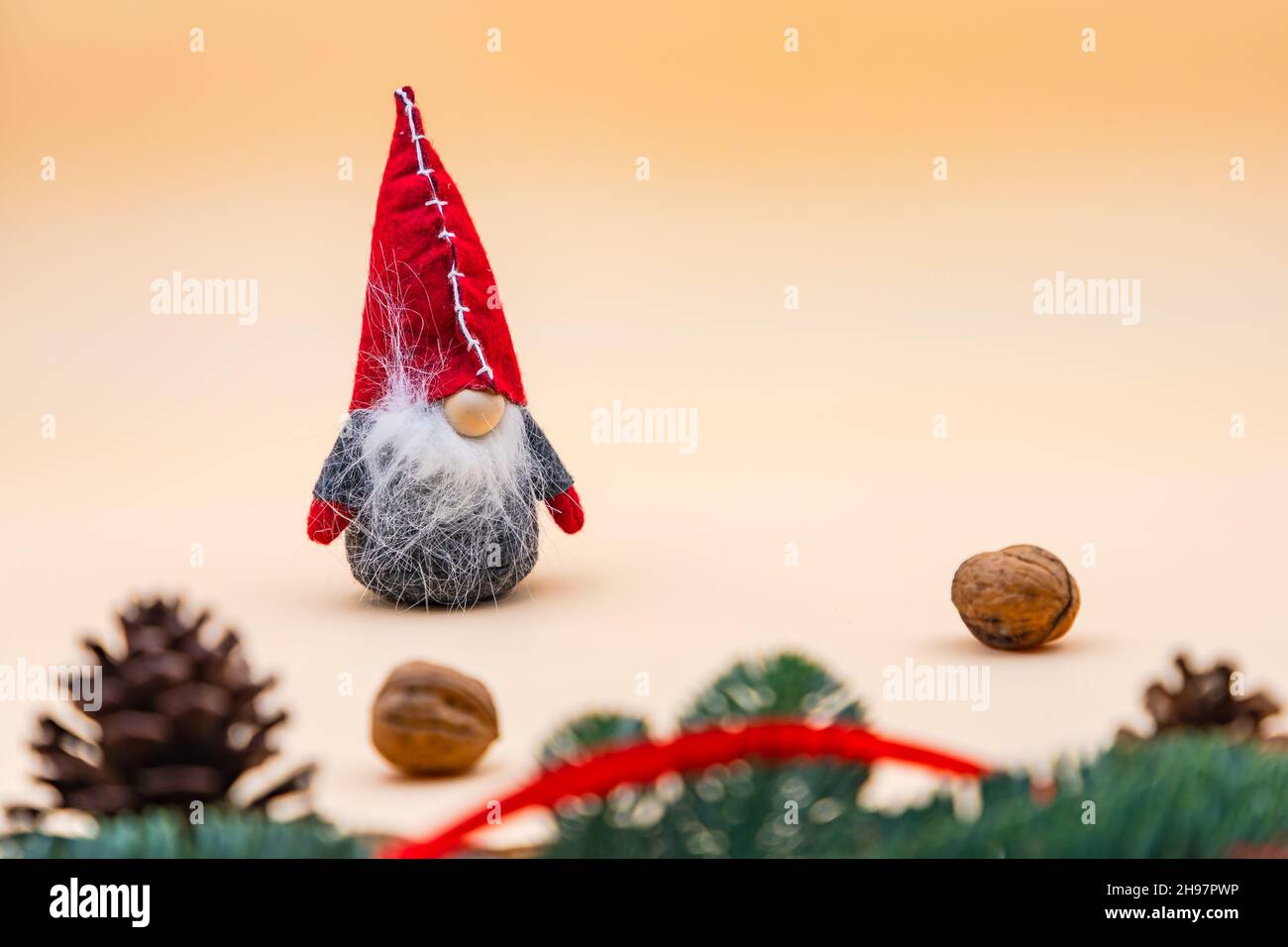 Gnomo con un mensaje fotografías e imágenes de alta resolución - Alamy Gnomo con un mensaje fotografías e imágenes de alta resolución - Alamy