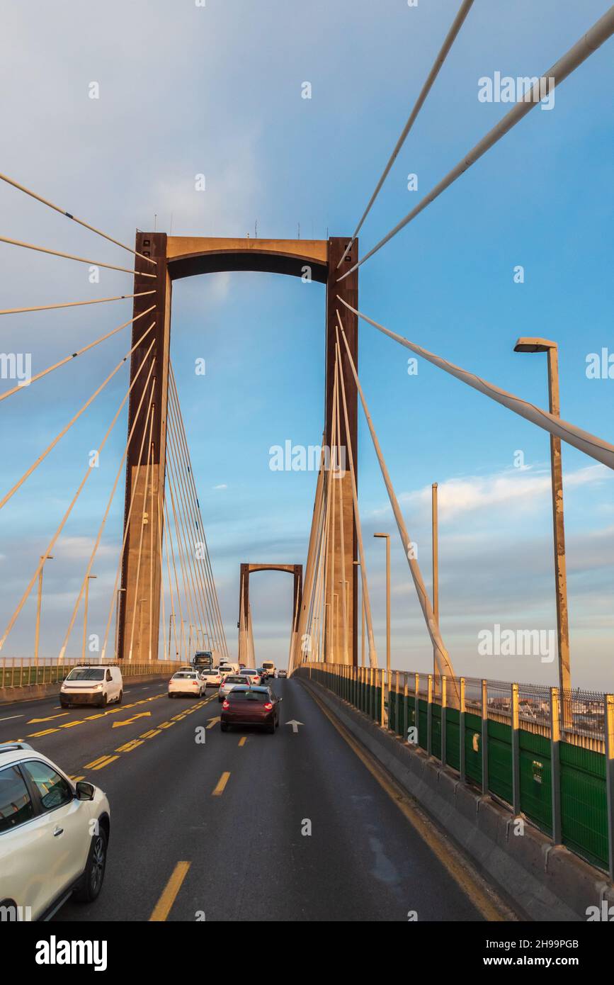 Puente del quinto centenario fotografías e imágenes de alta resolución