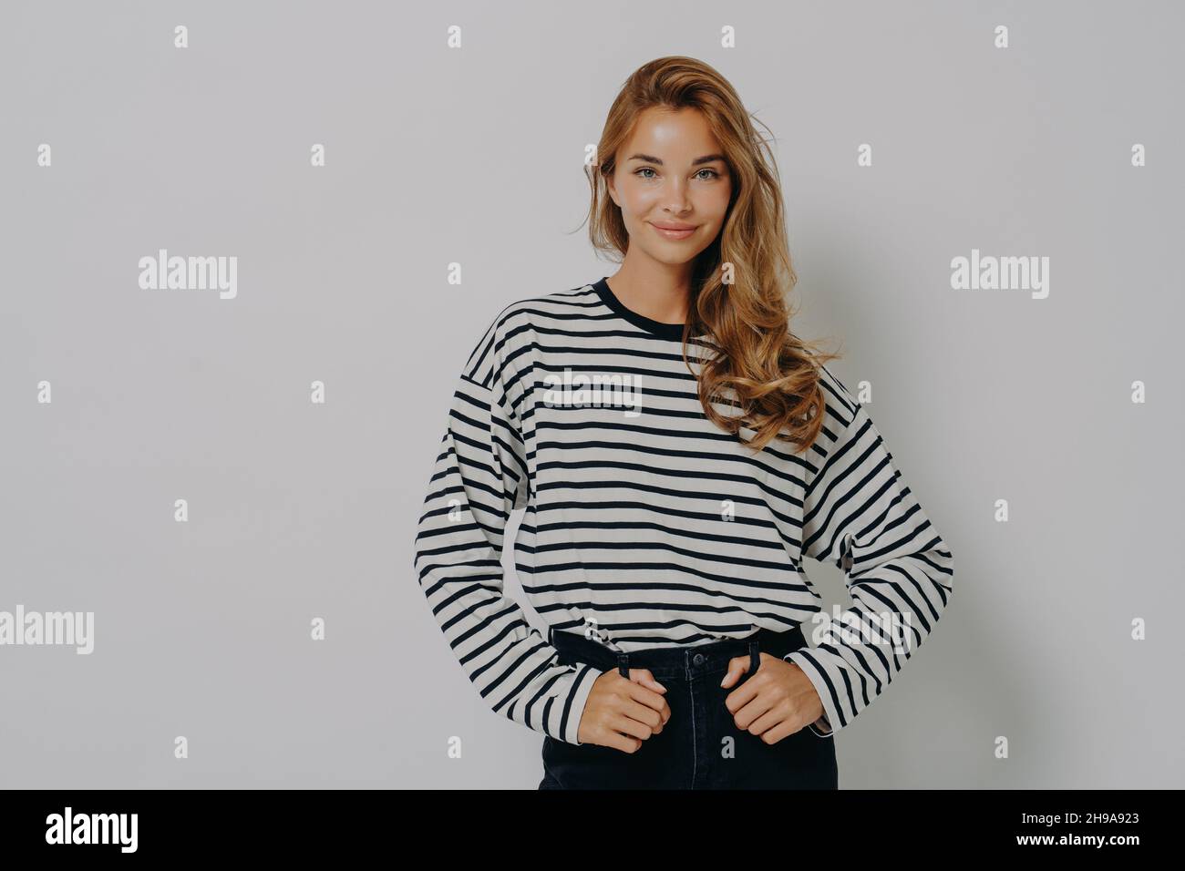 Blusa de rayas fotografías e imágenes de alta resolución - Alamy