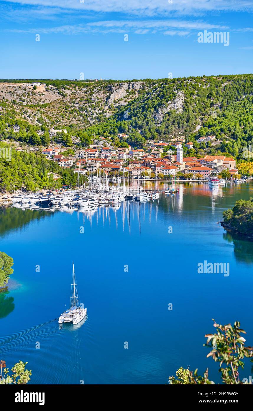 Vista aérea de Skradin, el río Krka, Dalmacia, Croacia Foto de stock