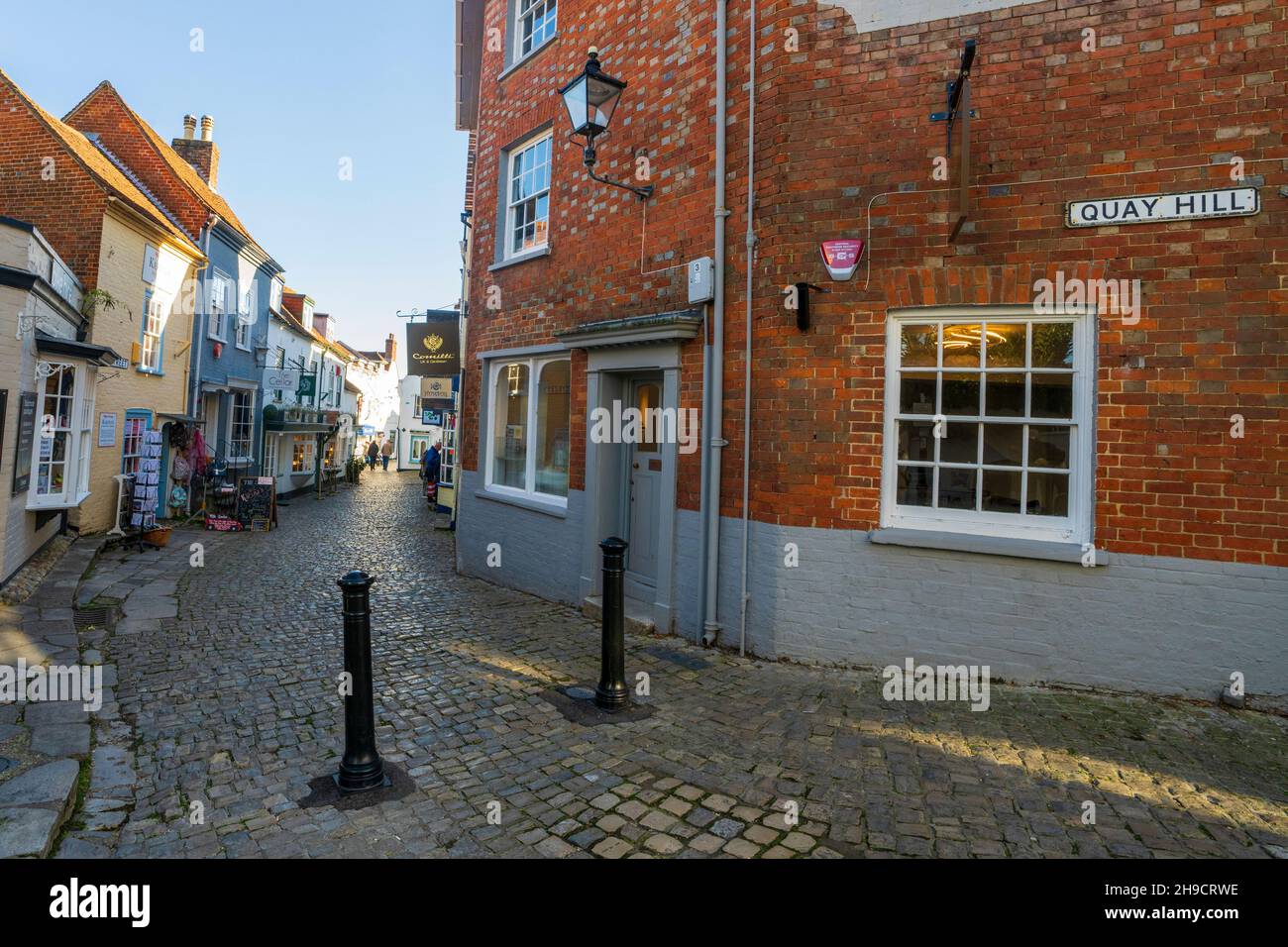 Quay Street and Hill, Lymington, Hampshire, Inglaterra Reino Unido Foto de stock