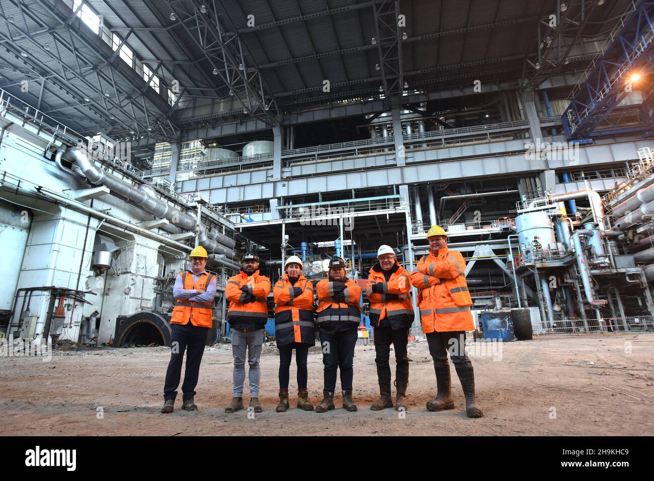 El equipo de demolición con la sala de generación de la central eléctrica de Buildwas está preparado para el explosivo golpe Foto de stock