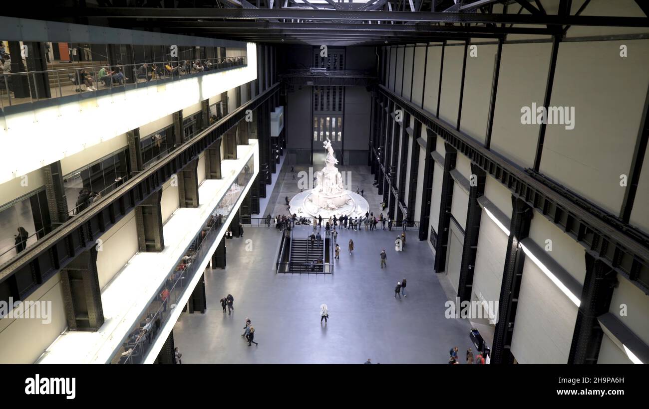 Interior de la Universidad Moderna. Acción. Hermosa arquitectura
