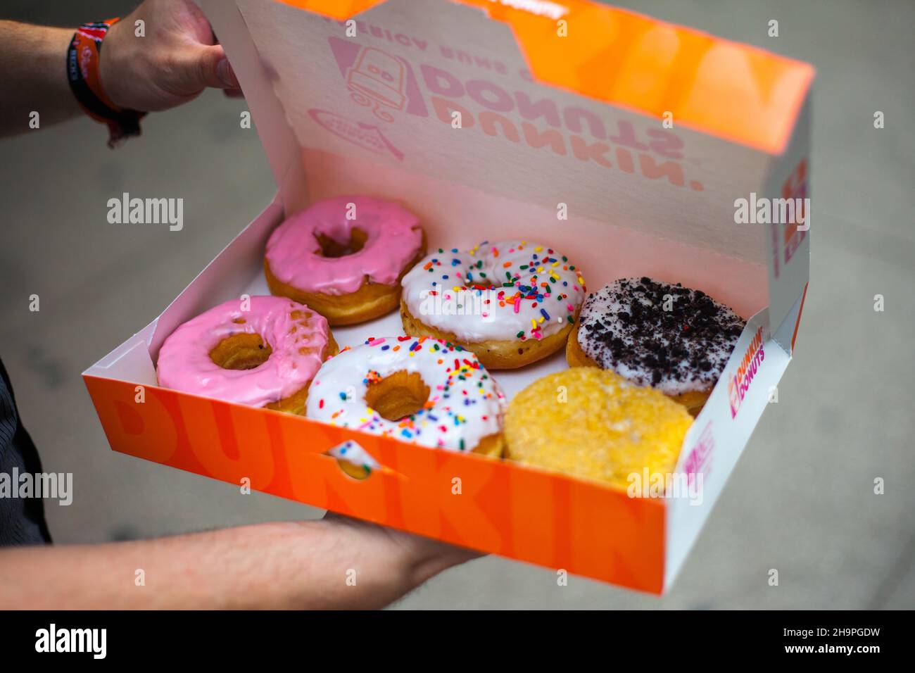 Caja Dunkin Donuts Fotografía de stock - Alamy