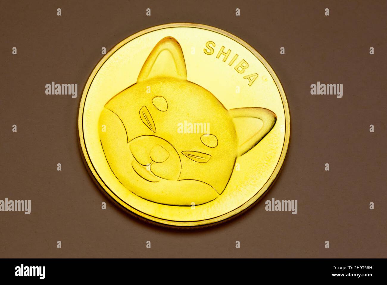 Moneda de criptomoneda Shiba Inu. Foto de stock