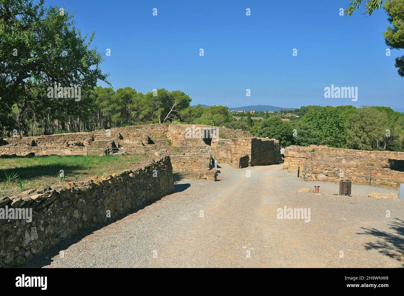 Ciudad Ibérica de Ullastret en la comarca del Baix Empordà, provincia de Gerona, Cataluña, España Foto de stock