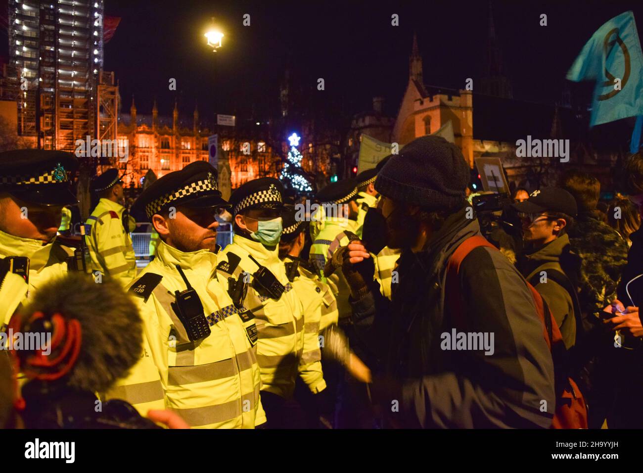 Londres, Reino Unido. 8th de diciembre de 2021. Matar a los manifestantes del proyecto de ley reunidos frente a las Cámaras del Parlamento en protesta contra el proyecto de ley de la policía, el delito, las sentencias y los tribunales. Foto de stock