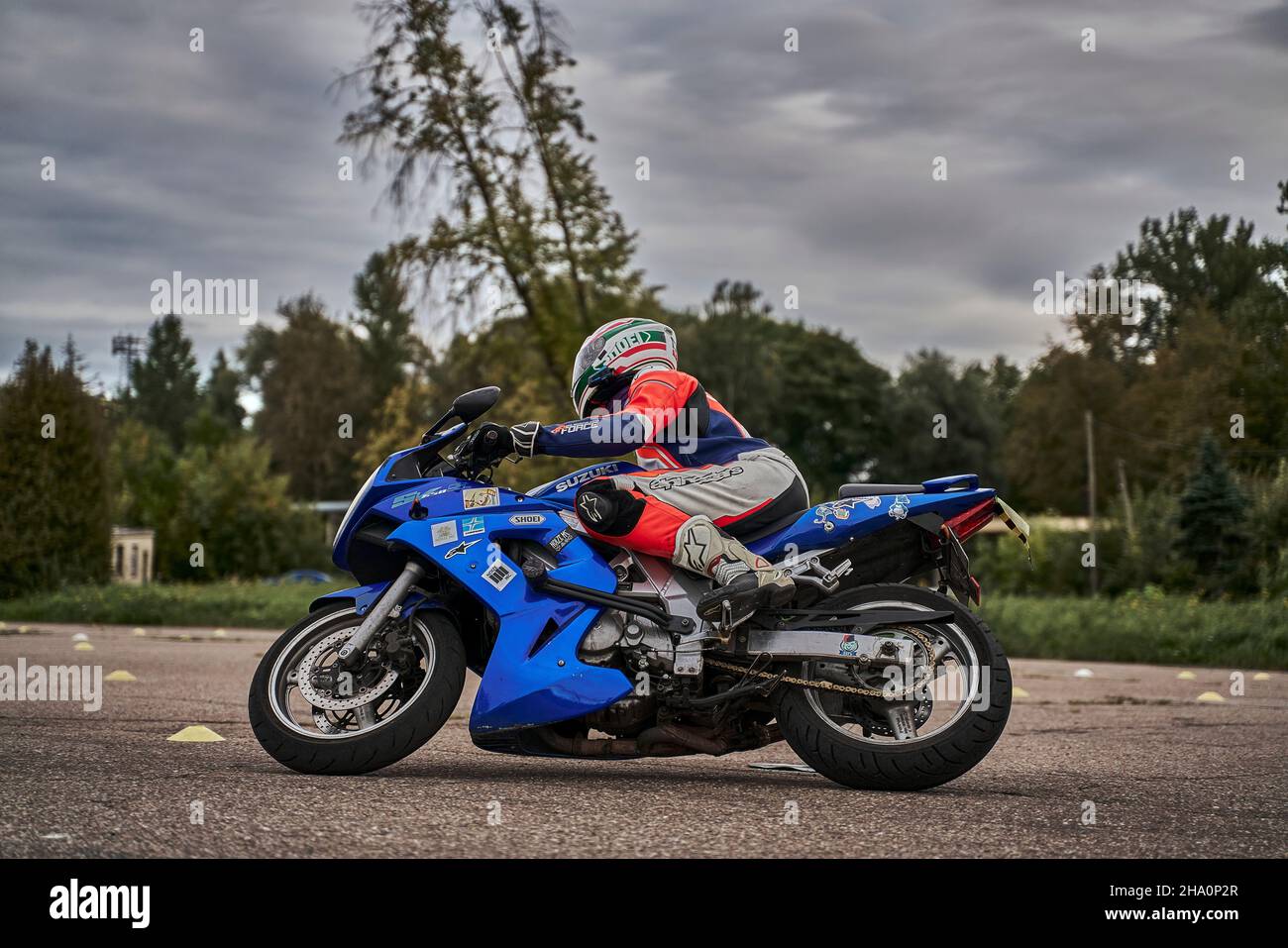 Bolo Da Motocicleta (criança) Foto de Stock - Imagem de motocicleta,  enchido: 20772734