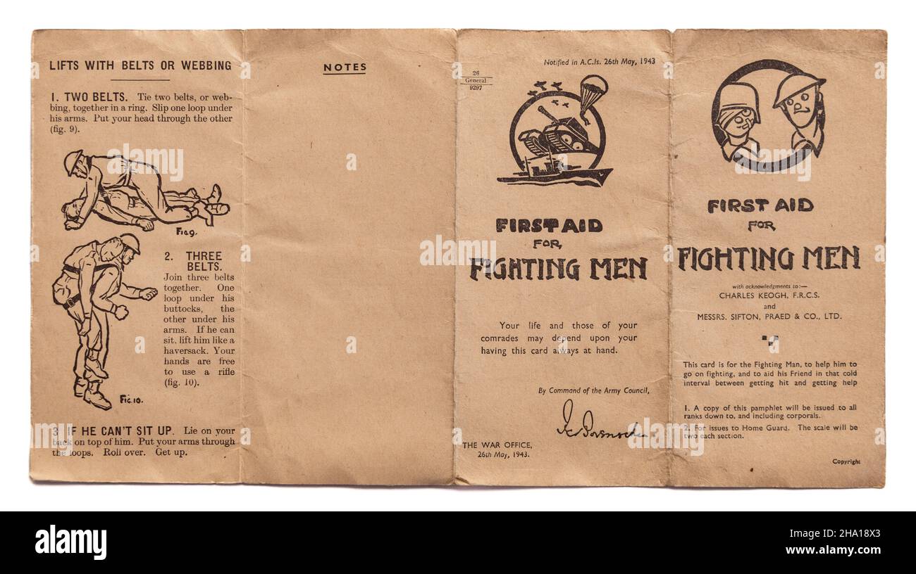 Folleto de la tarjeta de información del gobierno de la Oficina de Guerra de la Segunda Guerra Mundial 1943 - Primeros auxilios para los hombres de combate - véase la imagen 2HA18WW para el reverso Foto de stock