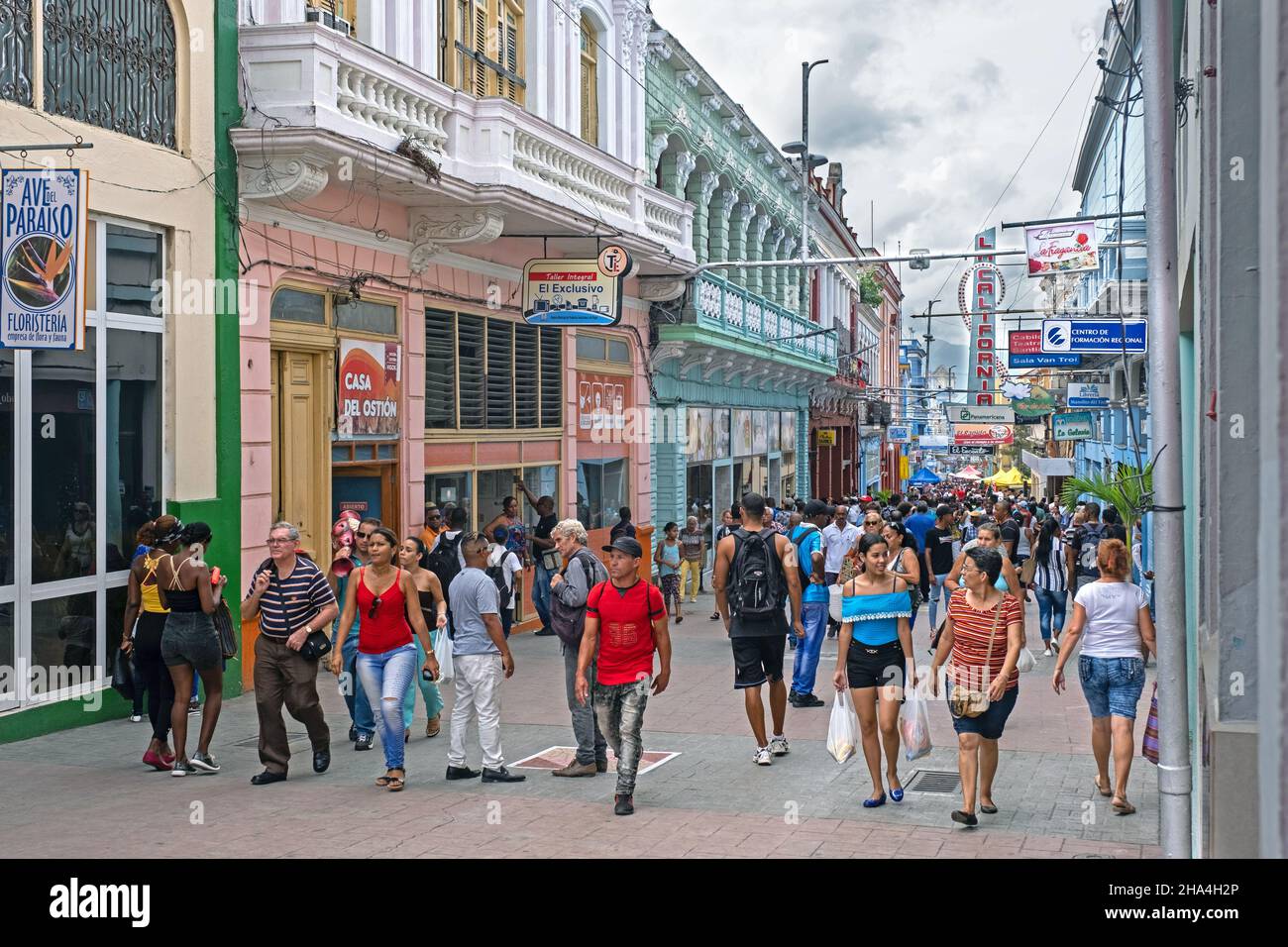 Cubanos de compras fotografías e imágenes de alta resolución Alamy