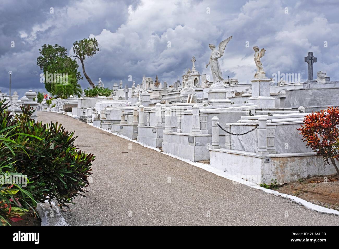 Tumbas de personajes famosos fotografías e imágenes de alta resolución