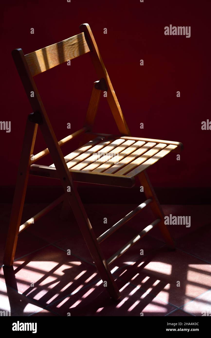 Sombra de la silla fotografías e imágenes de alta resolución - Alamy
