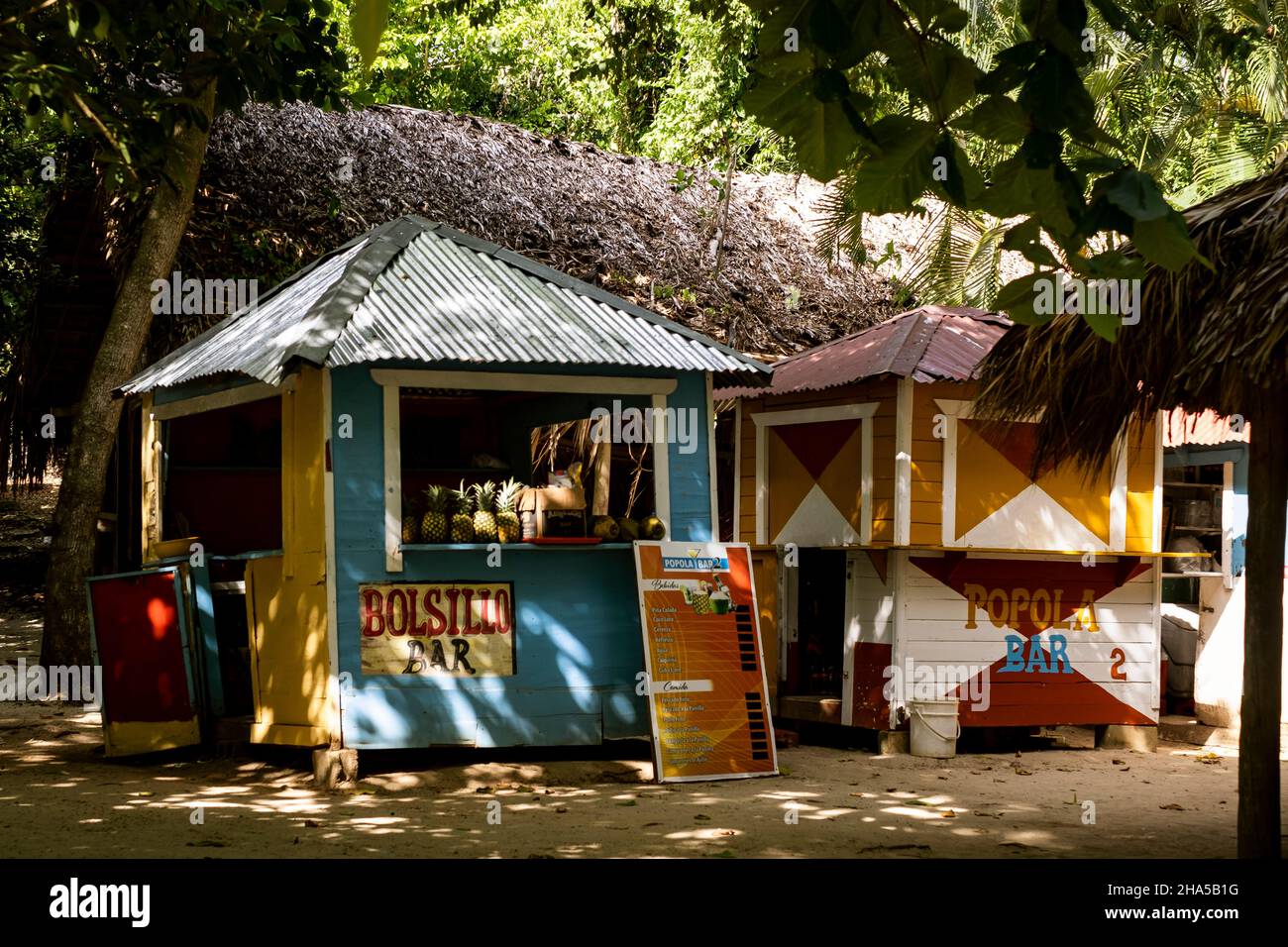 Bar auf der Insel Cayo Levantado en Der Dominikanischen Republik Foto de stock
