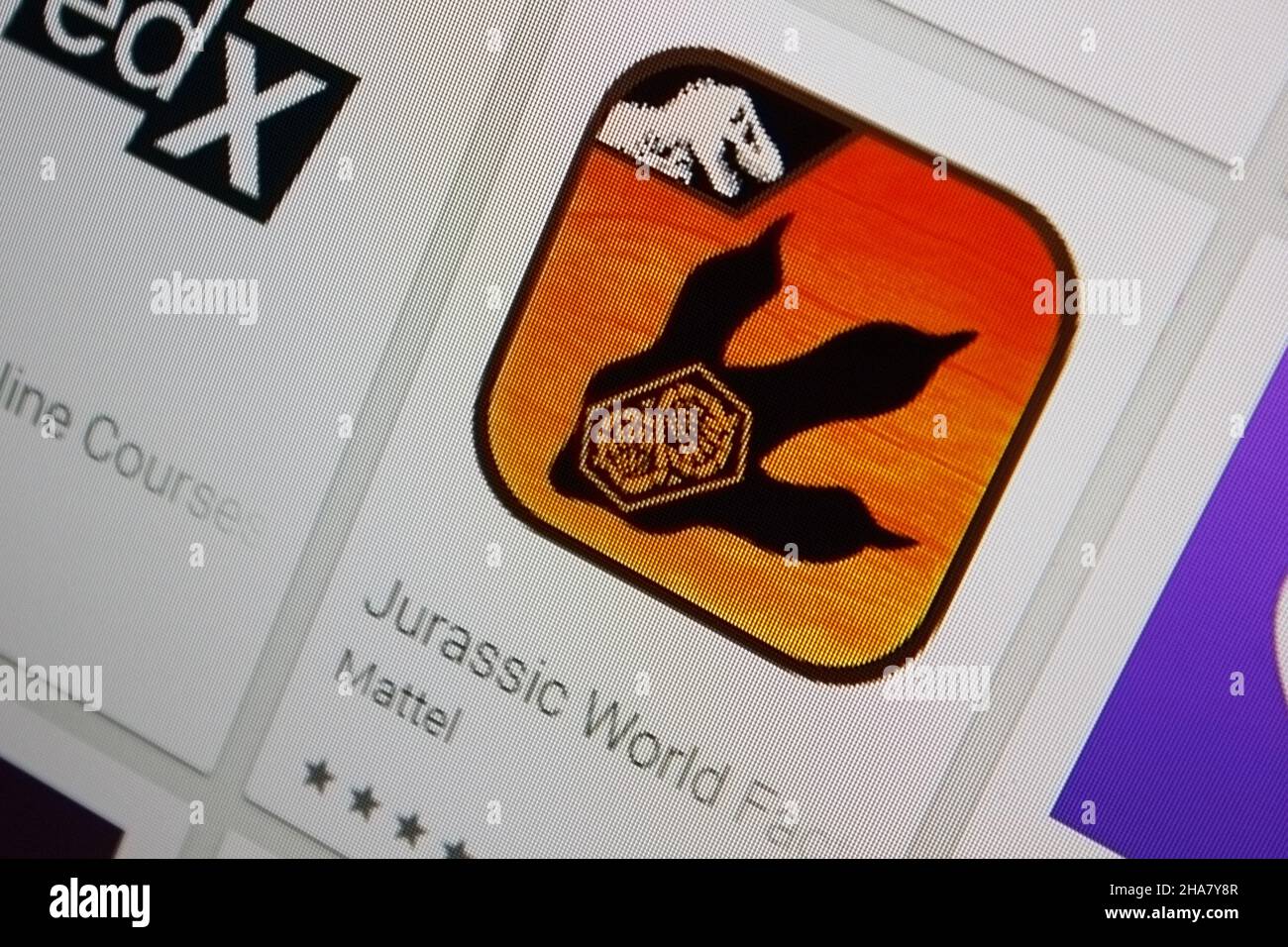 Ivanovsk, Rusia - 28 de noviembre de 2021: La aplicación Jurassic World Facts en la pantalla de Tablet PC. Foto de stock