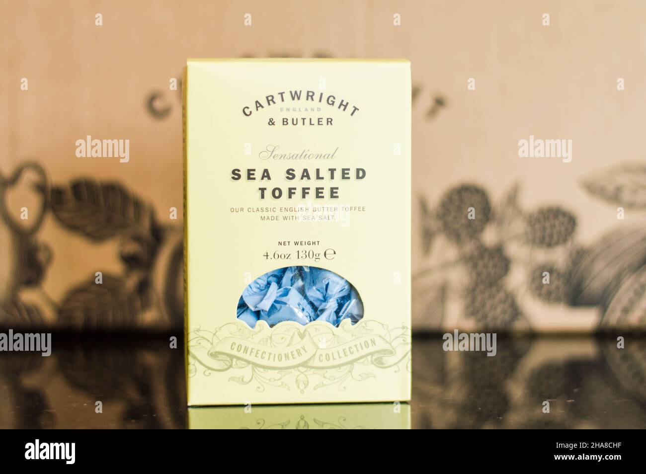 Obsequios Festivos De Cartwright Y Butler Fotografia De Stock Alamy