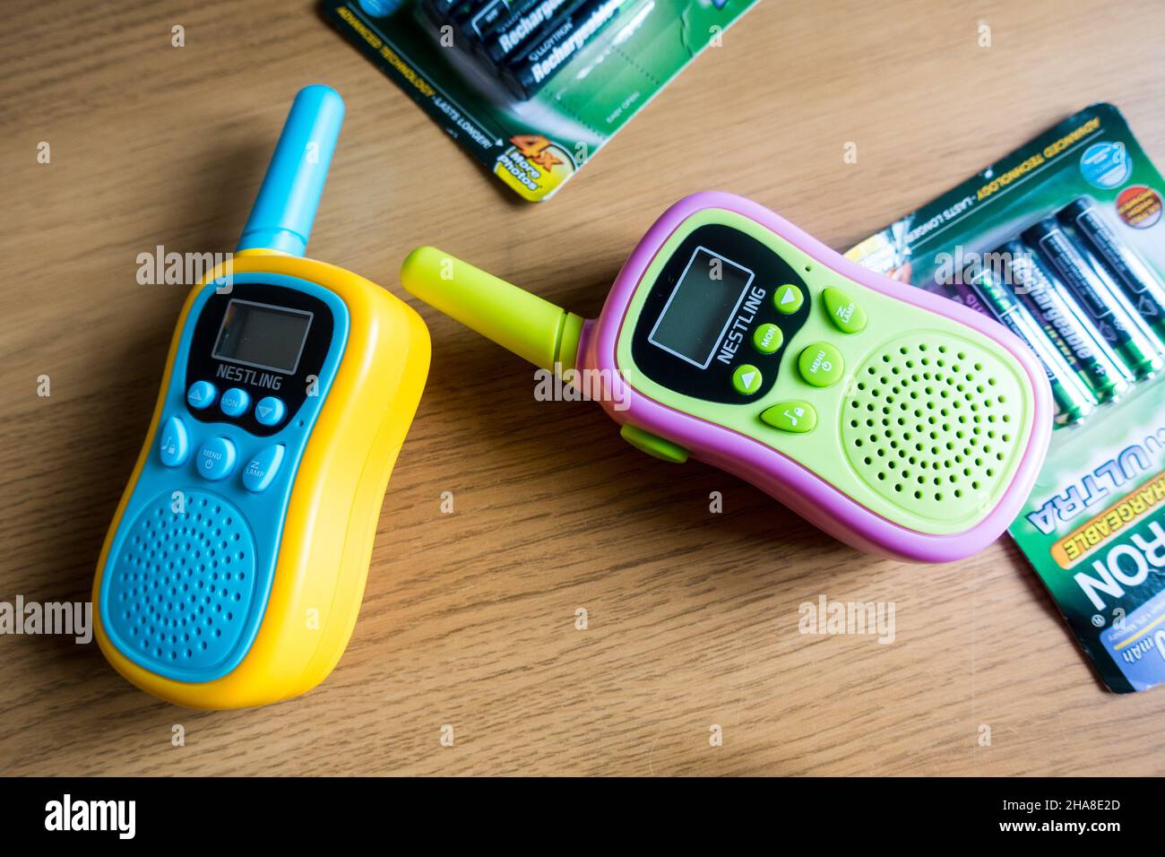 Walkie Talkie dispositivo de comunicación por radio con batería como  juguetes para niños para actividades divertidas Fotografía de stock - Alamy