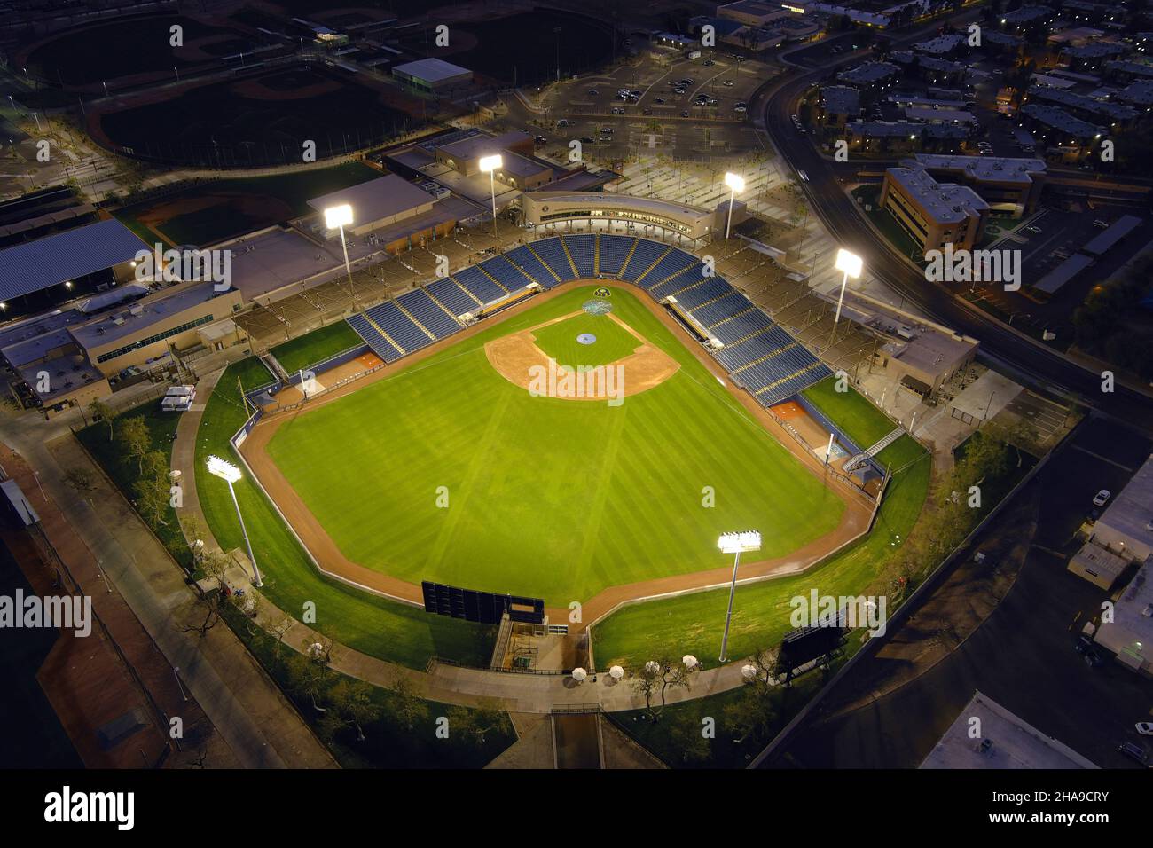 Una vista aérea de los Campos Familiares Americanos de Phoenix, martes, 2 de marzo de 2021, en Phoenix. El estadio es el hogar de entrenamiento de primavera del Milwaukee B. Foto de stock