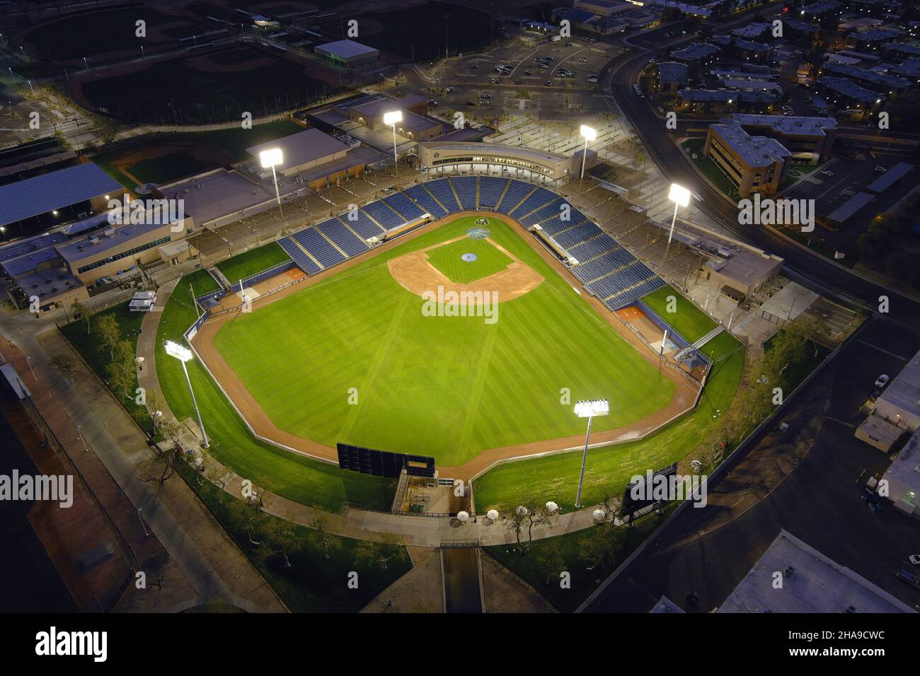 Una vista aérea de los Campos Familiares Americanos de Phoenix, martes, 2 de marzo de 2021, en Phoenix. El estadio es el hogar de entrenamiento de primavera del Milwaukee B. Foto de stock