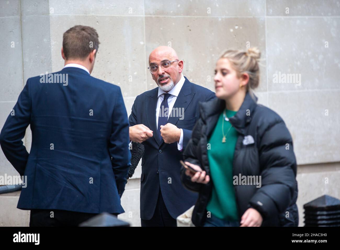 Londres, Inglaterra, Reino Unido. 12th de Dic de 2021. Secretario de Estado para la Educación NADHIM ZAHAWI es visto fuera de la BBC después de aparecer en el Andrew Marr Show. (Imagen de crédito: © Tayfun Salci/ZUMA Press Wire) Foto de stock