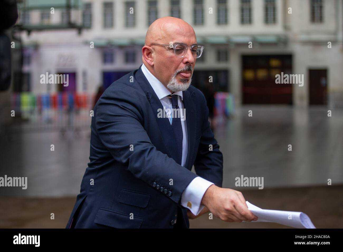 Londres, Inglaterra, Reino Unido. 12th de Dic de 2021. Secretario de Estado para la Educación NADHIM ZAHAWI es visto fuera de la BBC después de aparecer en el Andrew Marr Show. (Imagen de crédito: © Tayfun Salci/ZUMA Press Wire) Foto de stock