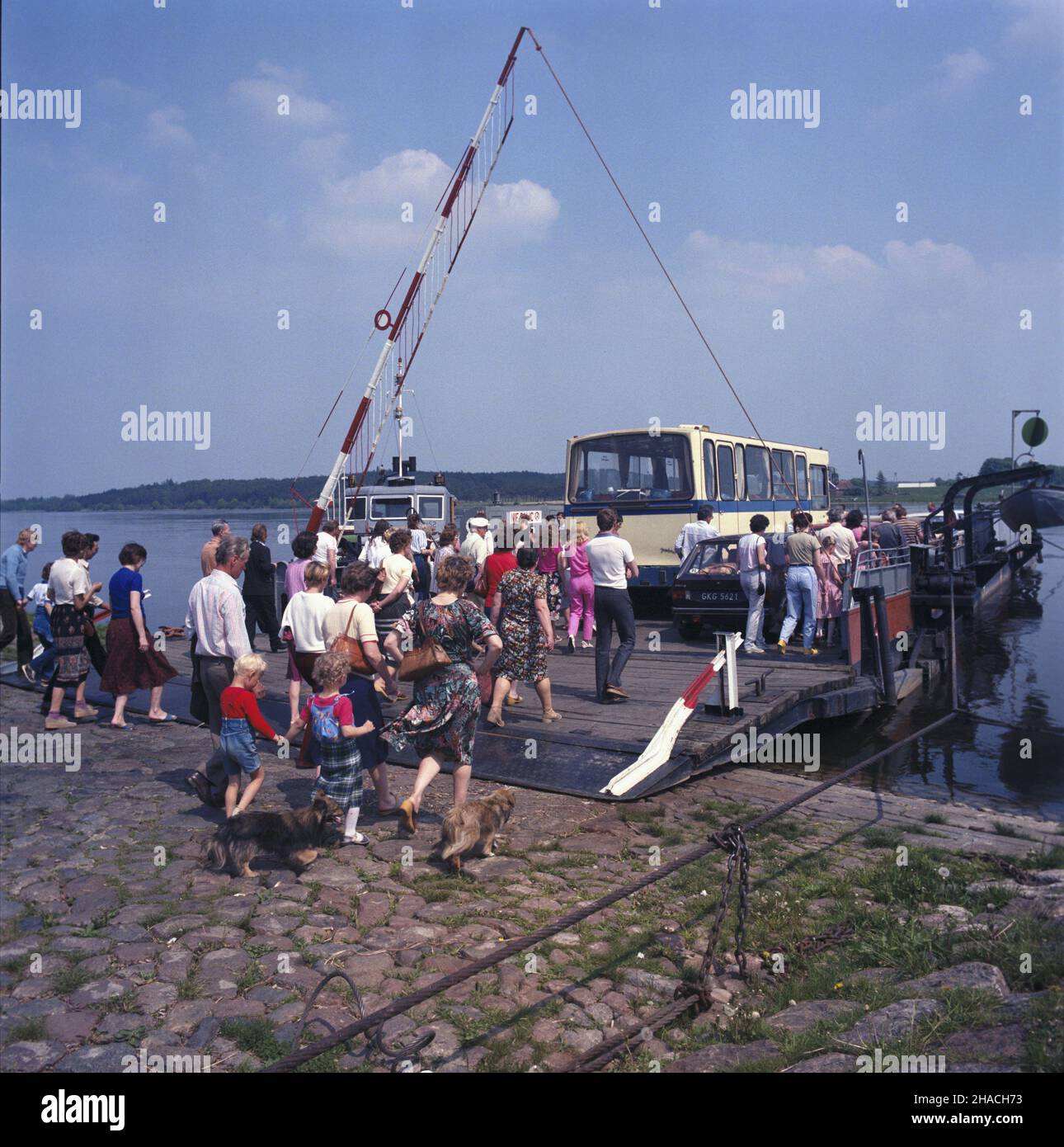 Mikoszewo 06,1985. Przeprawa promowa przez Przekop Wis³y ³¹cz¹ca wieœ
