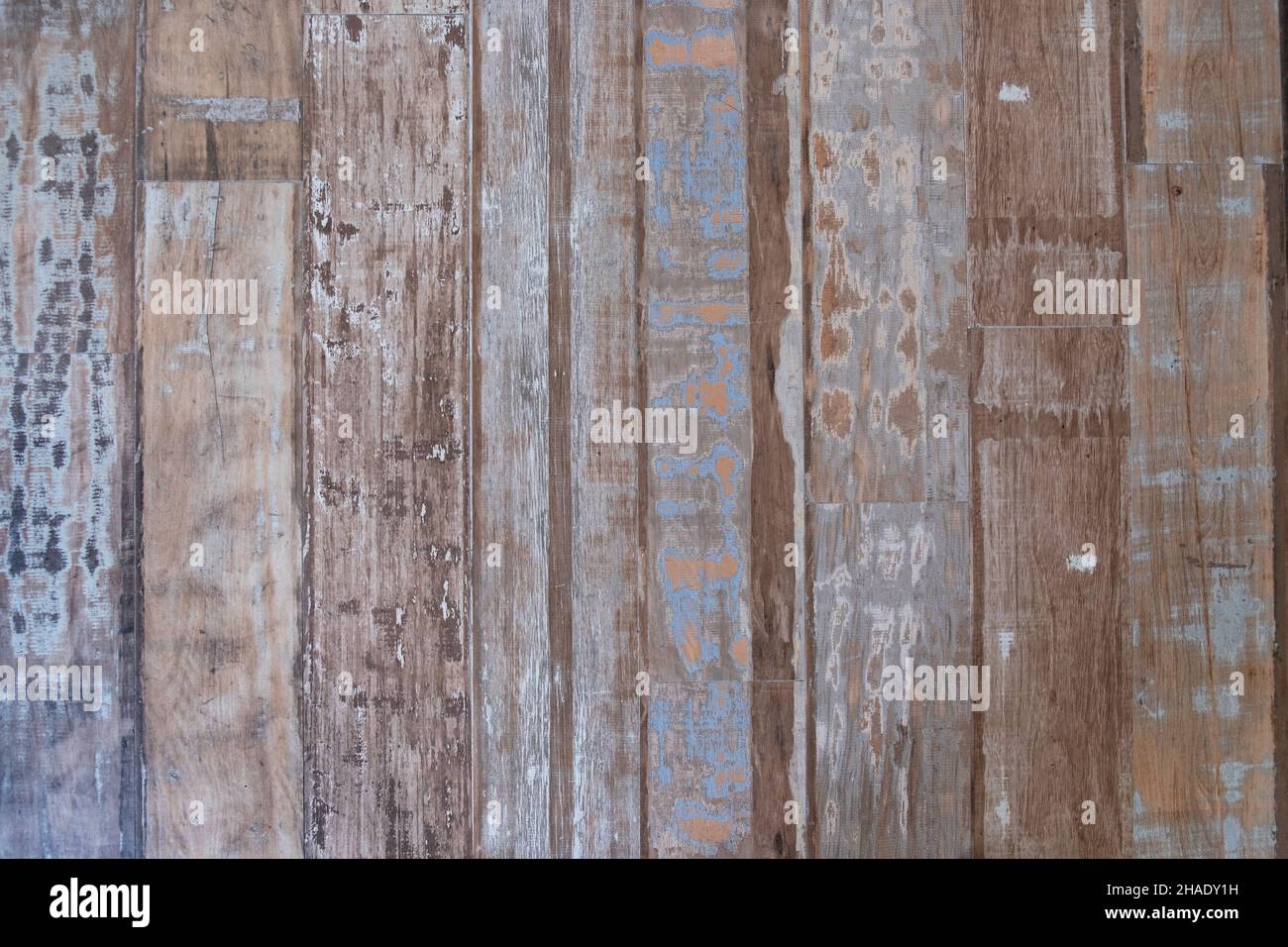 Fondo de madera Grunge con textura de madera y residuos de pintura visibles. Suelos de madera gastados Foto de stock