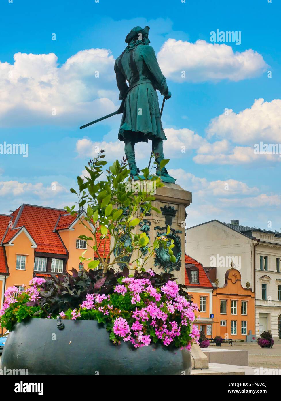 Estatua de Karlskrona Rey Denkmal Karl XI en la plaza del mercado de Stotorgget Suecia Foto de stock