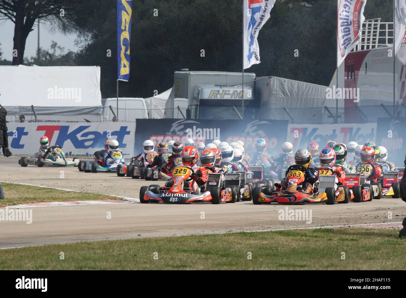 329 Pierre Gasly (FIA), Sodi Parilla, acción con 363 máx. Verstappen (Ned) durante la Serie Mundial Karting 2010 en La Conca, Italia - Foto Jacky Foulatier / DPPI Foto de stock