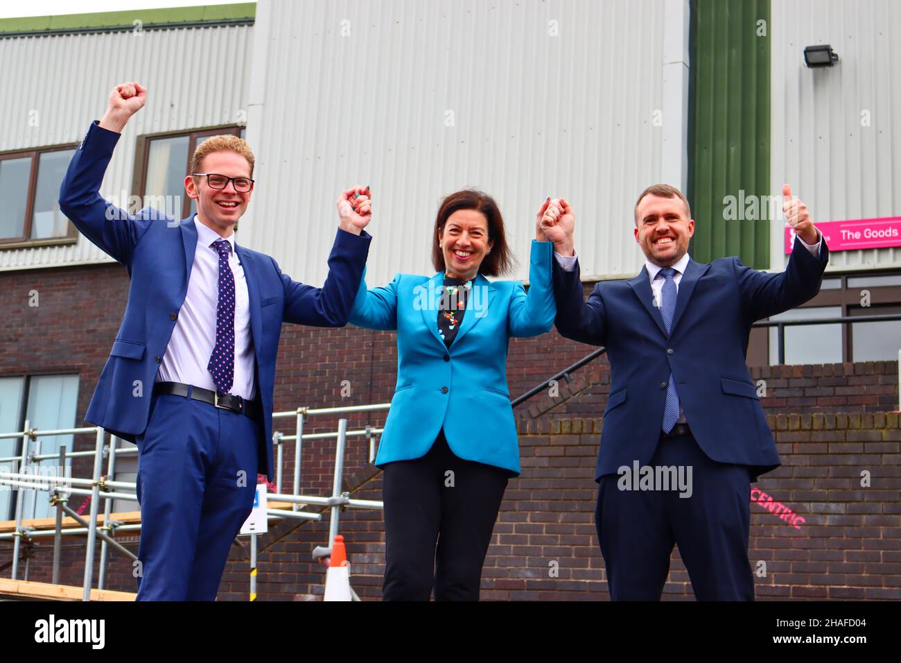 Jo Gideon MP, Jack Brereton MP y Jonathan Gullis MP celebran la noticia