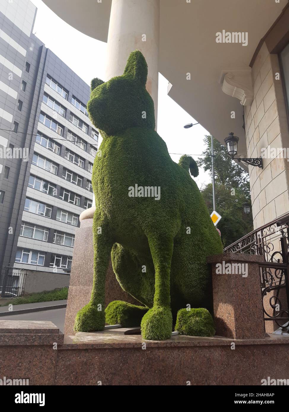 Giant cat statue fotografías e imágenes de alta resolución - Alamy