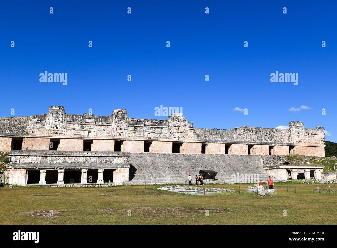 Uxmal es una antigua ciudad maya ubicada en el actual Yucatán, México. Es considerado uno de los sitios arqueológicos mayas más importantes Foto de stock