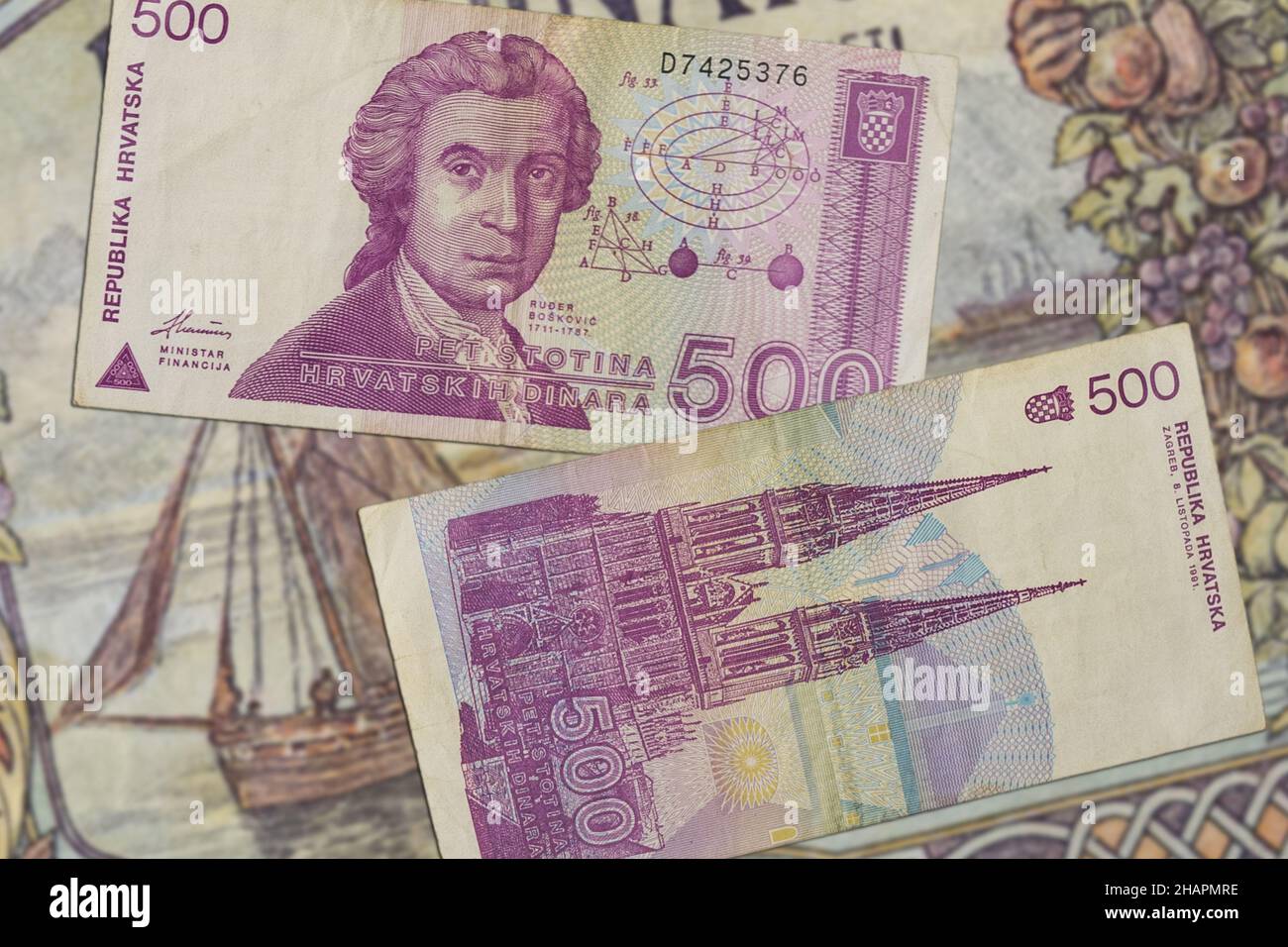 Vista superior de los billetes dinares croatas desde principios de 90s Foto de stock