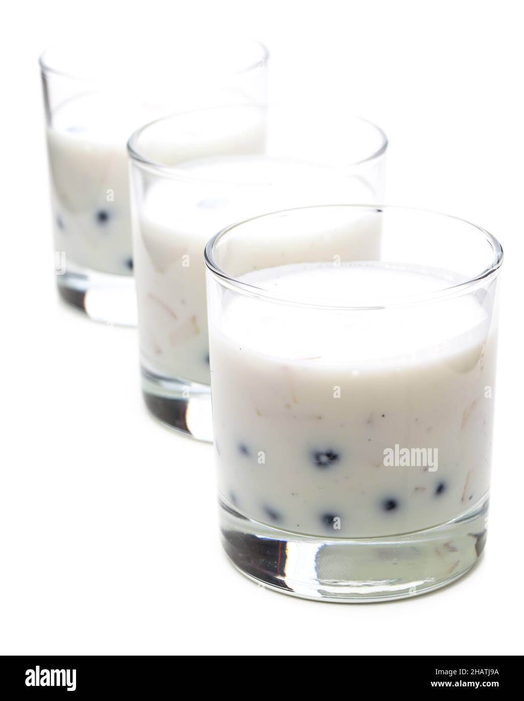 yogur, leche, fruta, vidrio, arándanos, postre, servido, comida, opcional, fondo, muchos, correr, aislado, de pie, gafas, bayas, tres, una Foto de stock