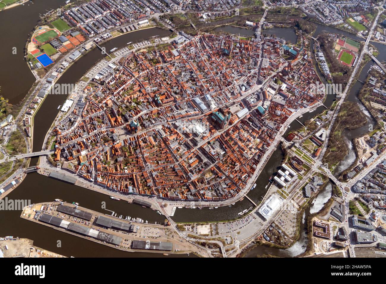 Centro de la ciudad, Trave, paisaje urbano, arquitectura, planificación urbana, Ciudad hanseática, vista aérea, Lübeck, Schleswig Holstein, Alemania Foto de stock