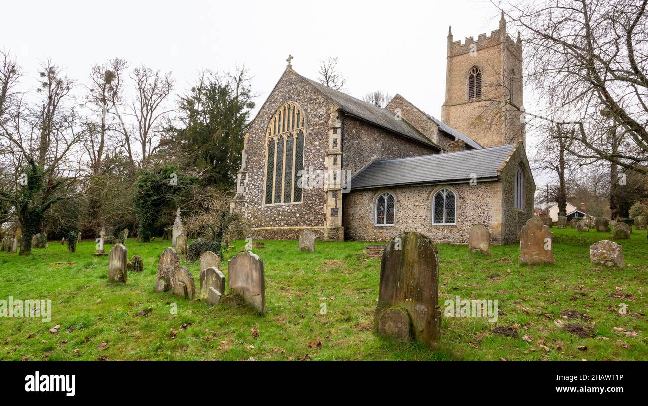Vea el cementerio de St Mary of the Assumption, Ufford, Suffolk Foto de stock
