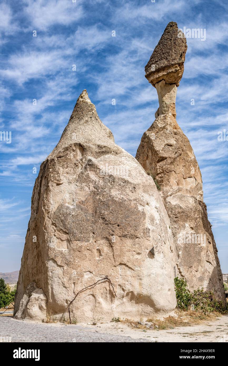 Chimeneas de hadas formaciones rocosas en Pasabag o Valle de los Monks, Capadocia, Turquía. Foto de stock
