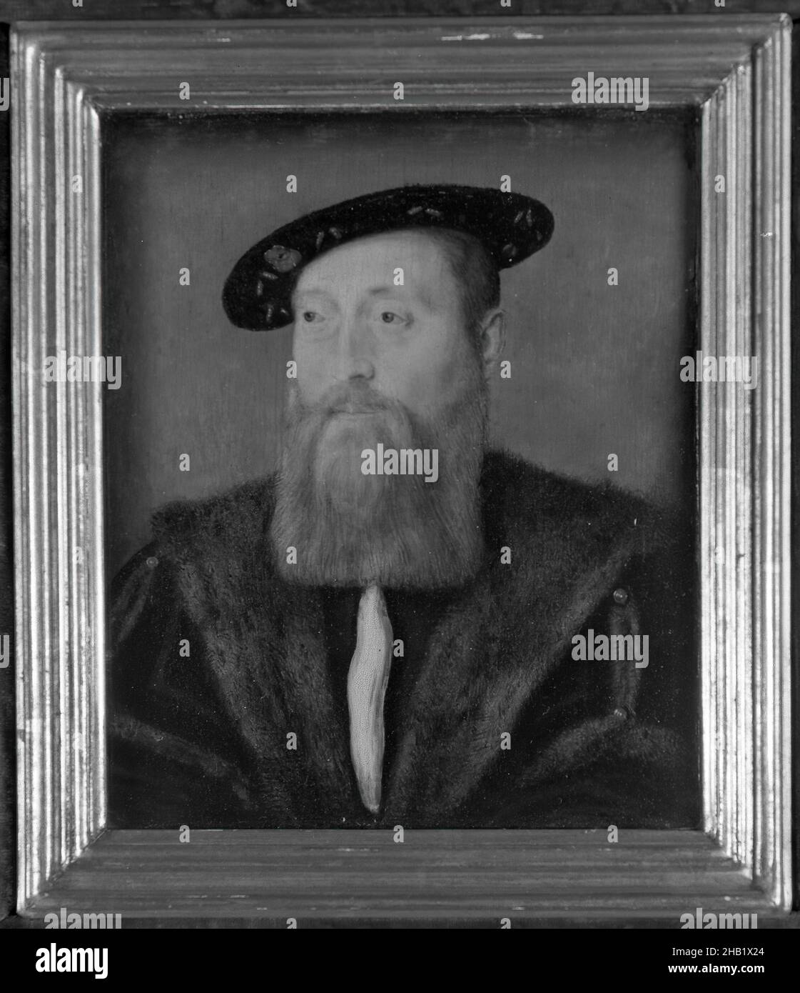 Retrato de un hombre en un sombrero de terciopelo, Corneille de Lyon, holandés,1500/10-1575, activo en Francia, Tempera en el panel, 7 5/8 x 6 3/4 pulg., 19,4 x 17,1 cm Foto de stock