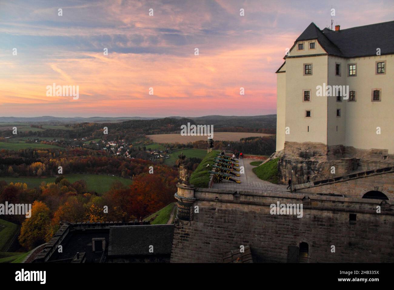 Vista desde la fortaleza de Koenigstein en la Suiza sajona, Alemania Foto de stock