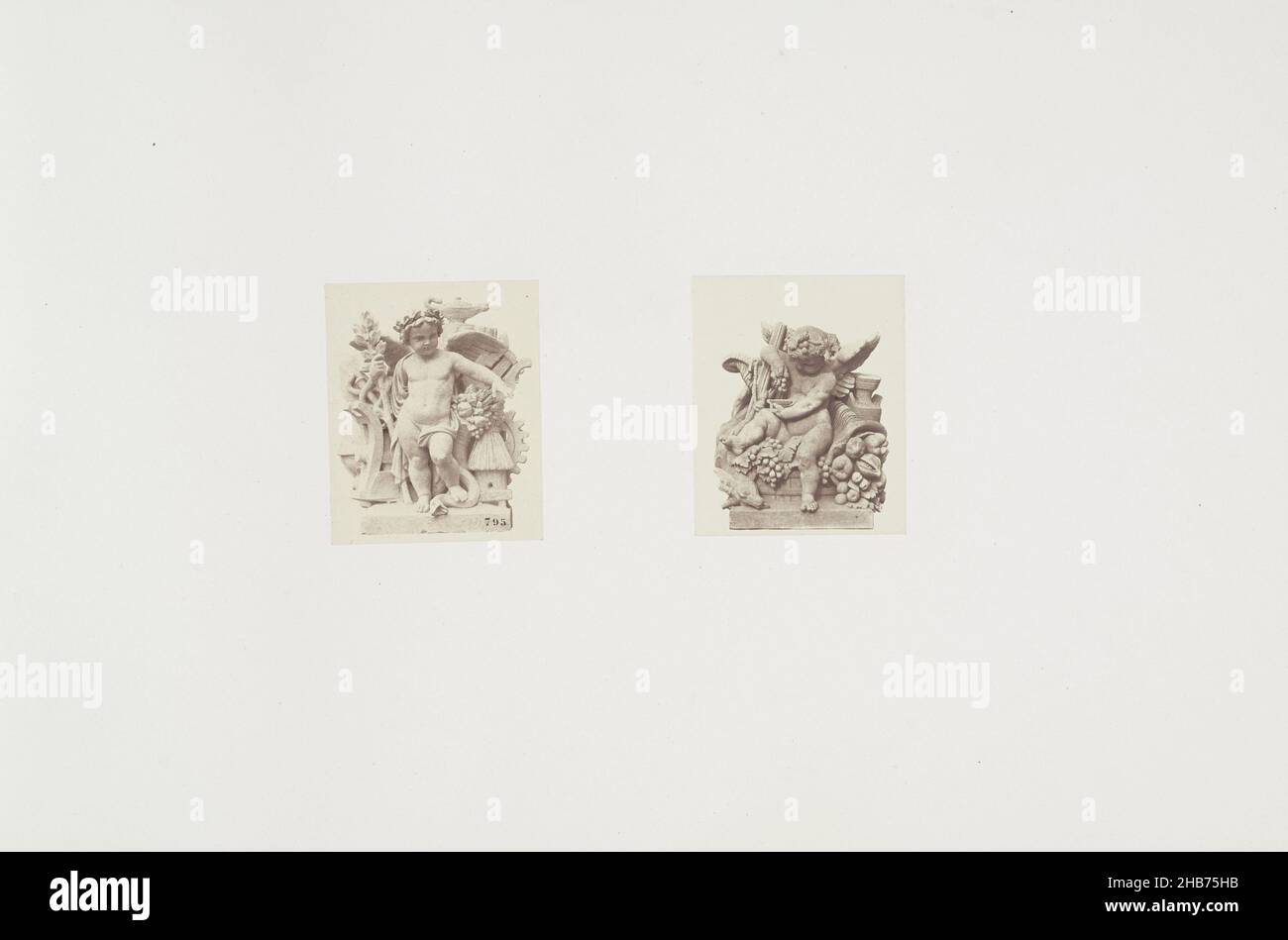 Modelos de yeso para esculturas en el Palacio del Louvre: Izquierda La Paix por Charles Capellaro y derecha L'Automne por Alexandre Schoenewerk, parte de la Reunión de Tuileries au Louvre 1852-1857, álbum 1., Édouard Denis Baldus, Charles-Romain Capellaro, París, c. 1855 - c. 1857, papel, impresión de papel salado, altura 378 mm x anchura 556 mm Foto de stock