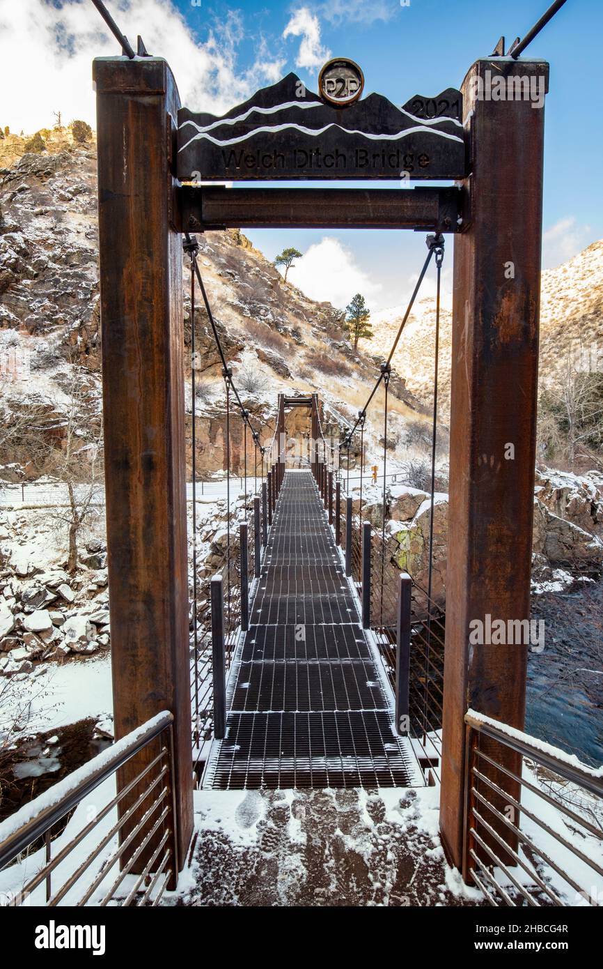 Puente colgante en Welch Ditch Trail en Clear Creek Canyon. Parte de