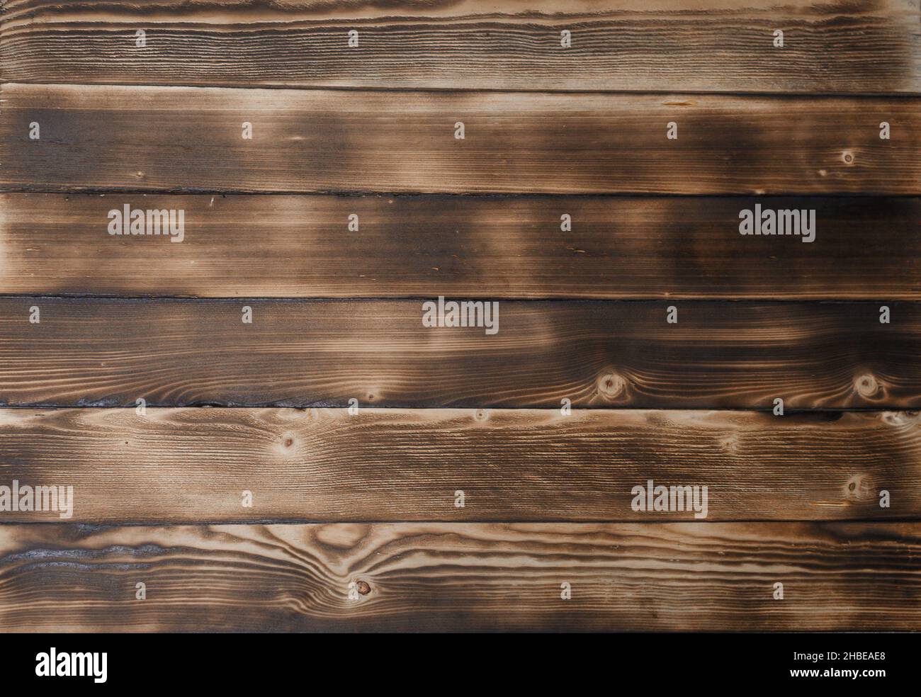 Tablas de textura de madera vieja marrón oscuro. Tabla vieja quemada
