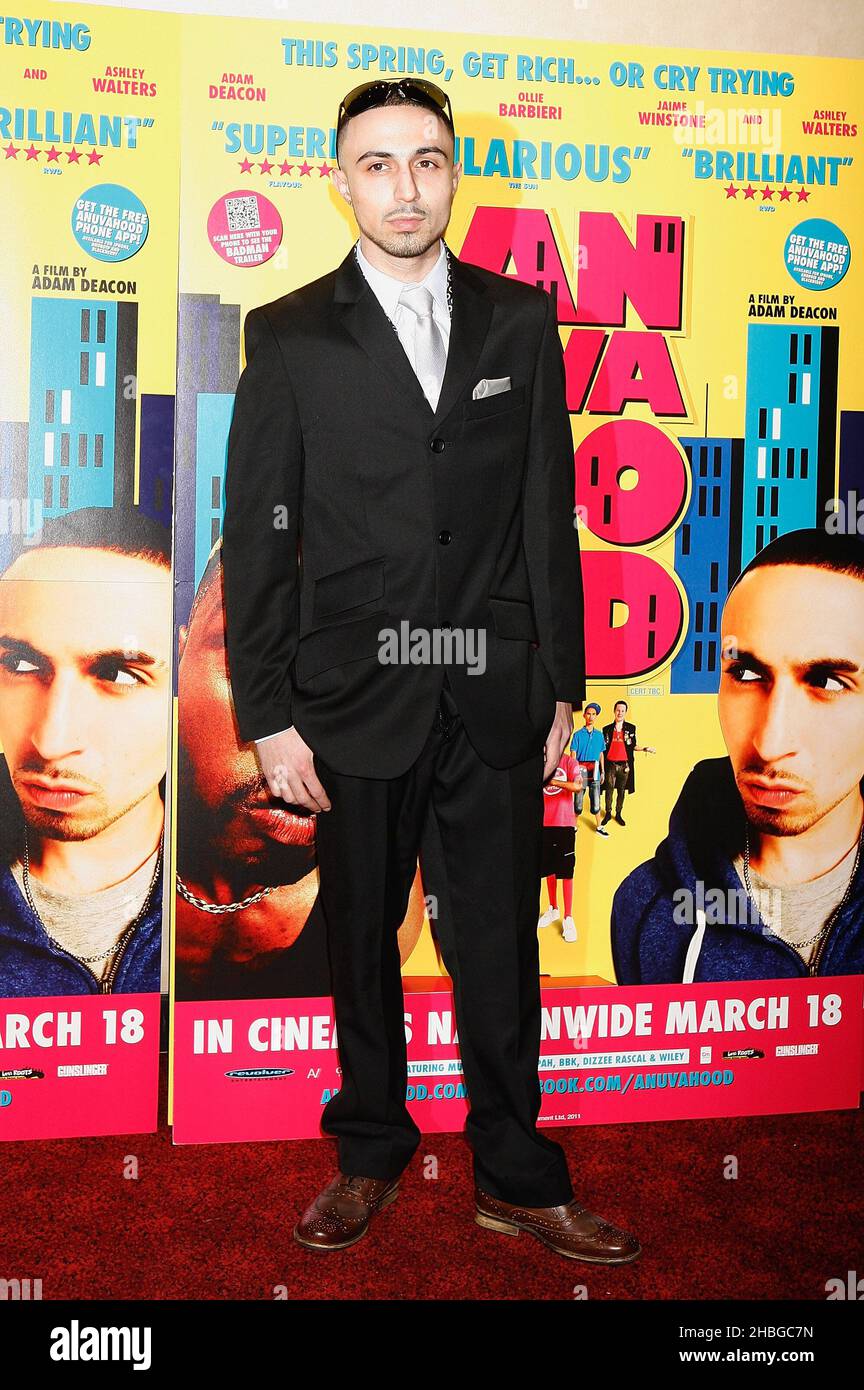 Adam Deacon en el estreno de Anuvahood en el Empire Leicester Square, Londres. Foto de stock