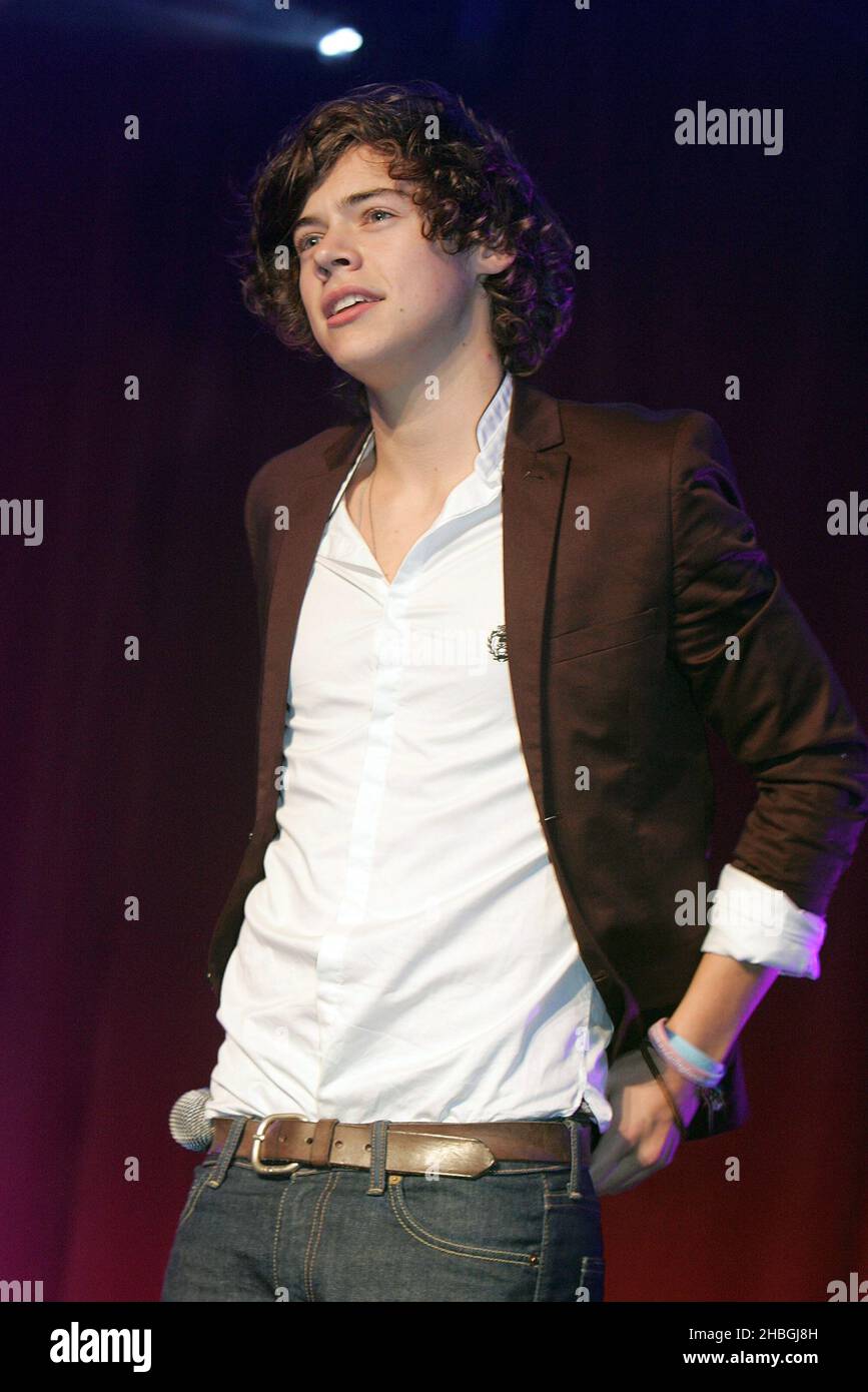 Harry Styles of One Direction actúa en directo en G-A-Y Heaven en Londres Fotografía de stock - Alamy Harry Styles of One Direction actúa en directo en G-A-Y Heaven en Londres Fotografía de stock - Alamy